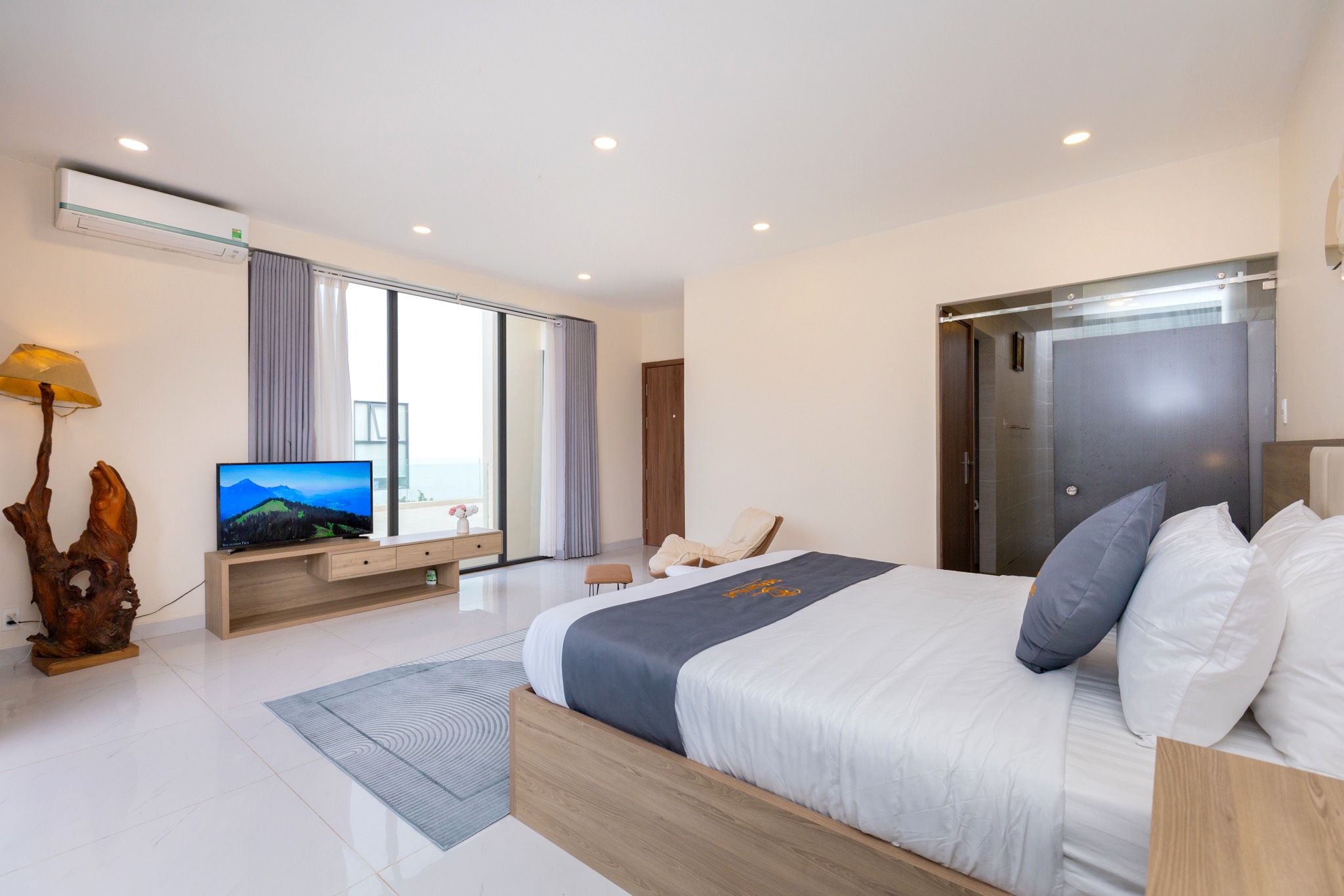 z4989358830577_f3effa8dd3c87e7235e44a1e6f4ff1af The Palm Villas