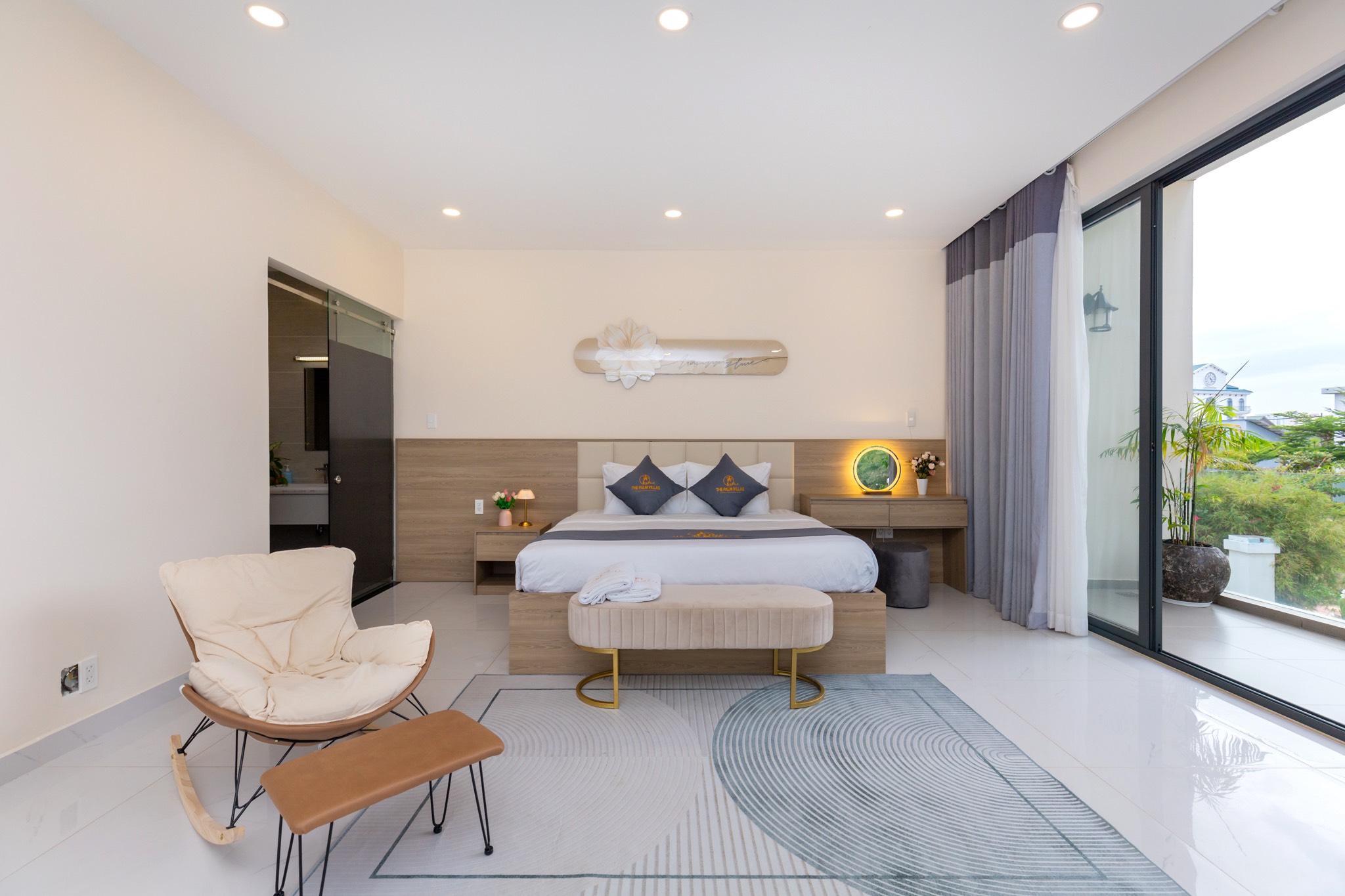 z4989359799149_75b609516ab59a3a513af487cfaa3365 The Palm Villas