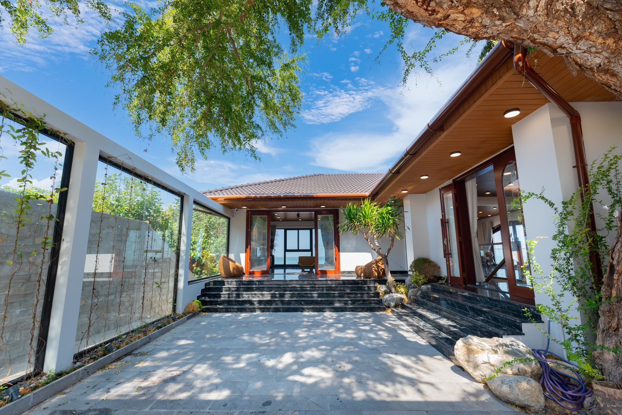 z5882637977709_71bfa11d9bcd251a157264ee5f26d4bf The Palm Villas