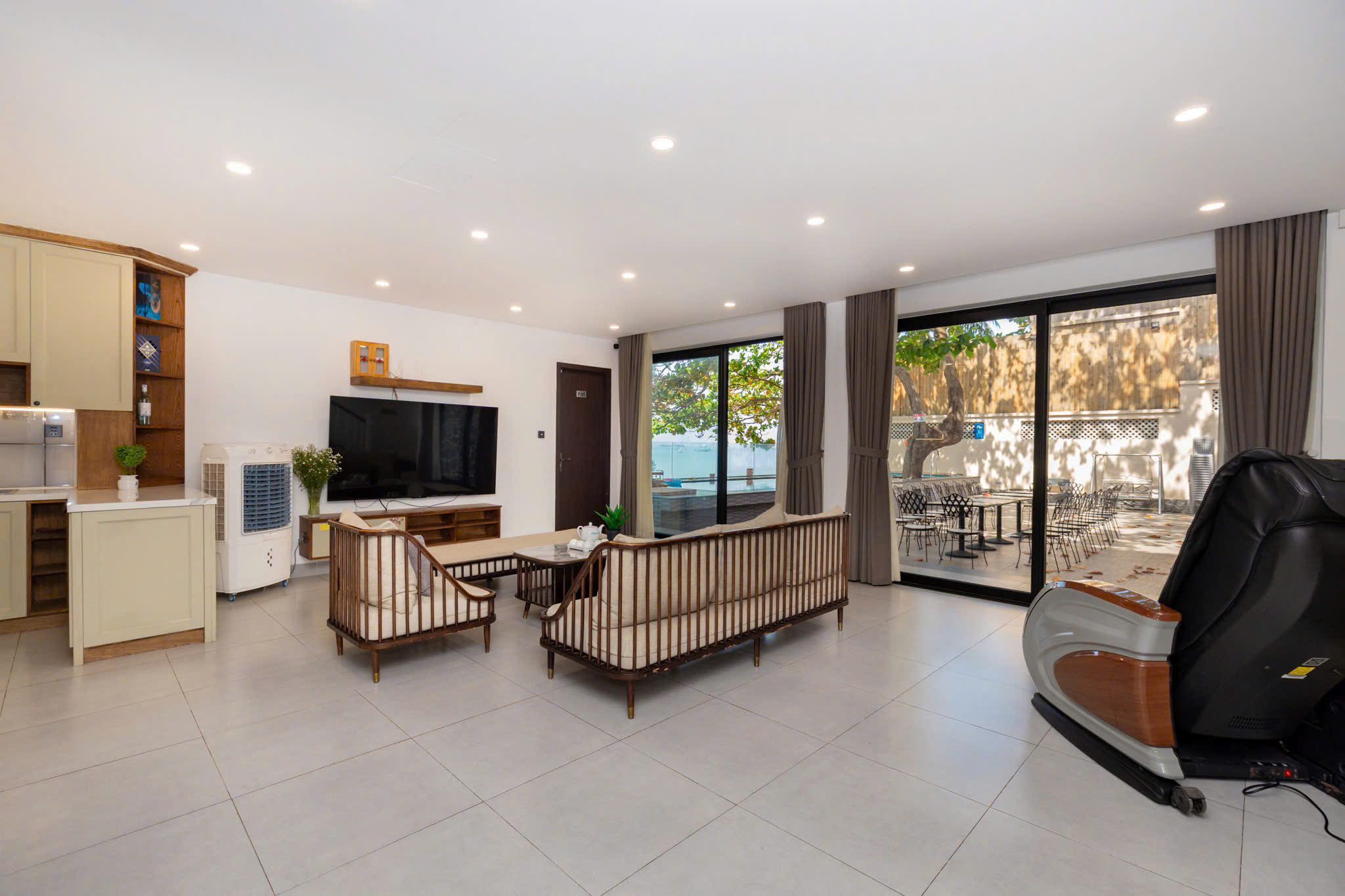 z6498189343986_ca0a11cc3224e3d69d7ed778801357a5 The Palm Villas